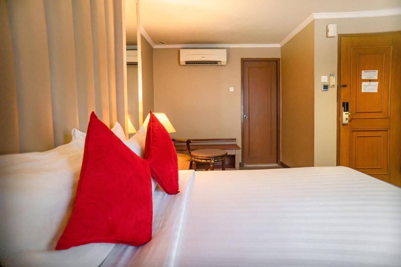 Olympic Hotel Jacarta Exterior foto