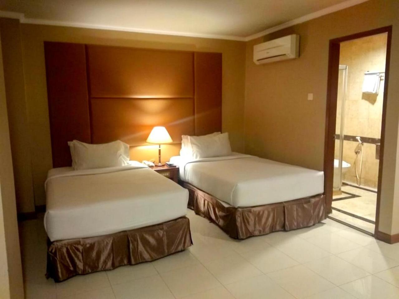 Olympic Hotel Jacarta Exterior foto